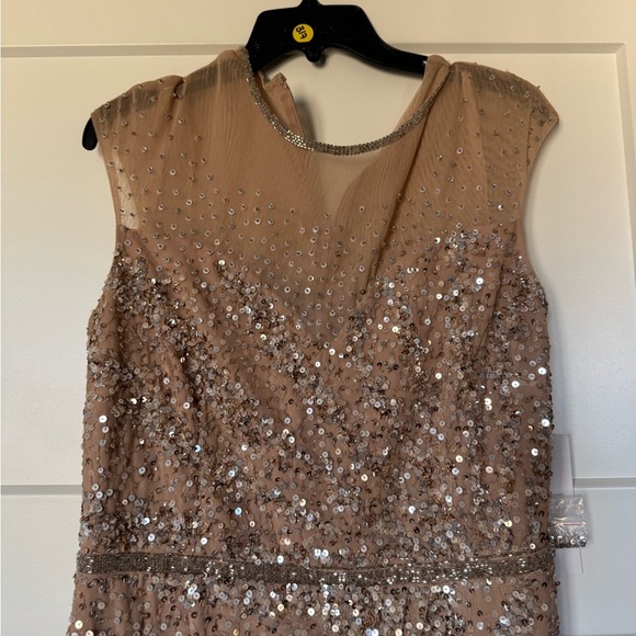 Mac Duggal Size 4 Nude Embellished Illusion
High Neck Cap Sleeve Gown 5619 - Picture 4 of 10